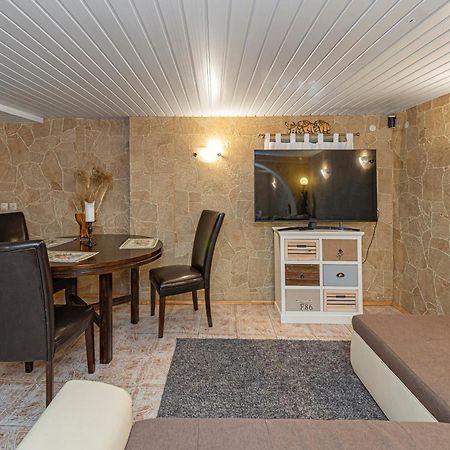 Spacious Studio Apartment By Polo Apartments Kaunas Eksteriør billede
